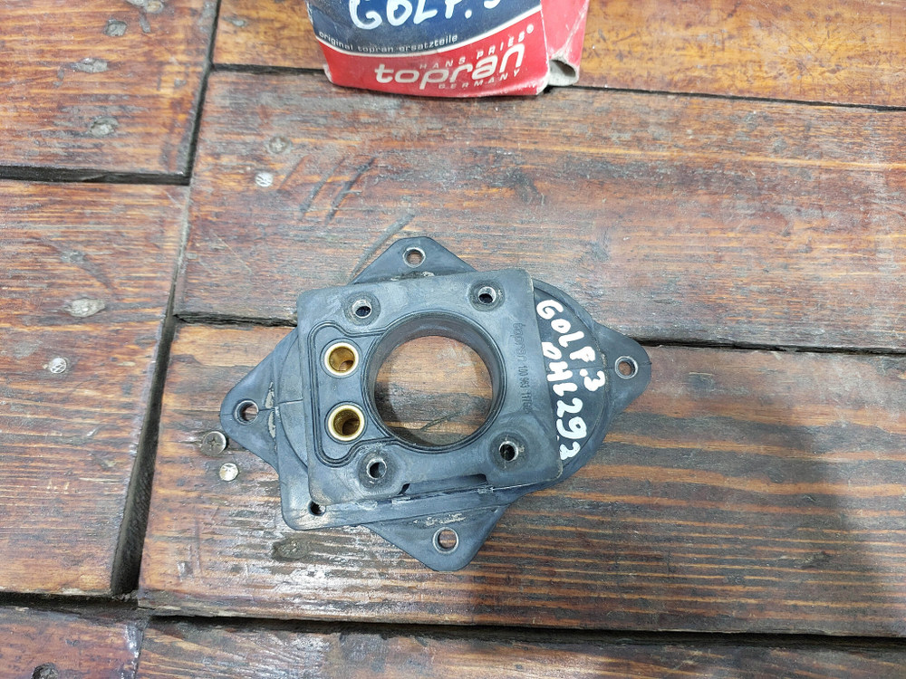 Фланец карбюратора 1.8 Audi, Volkswagen 80 (B3), 80 (B4), Passat B3, Passat B4, Golf 2, Golf 3 85-96 Б/У  100963