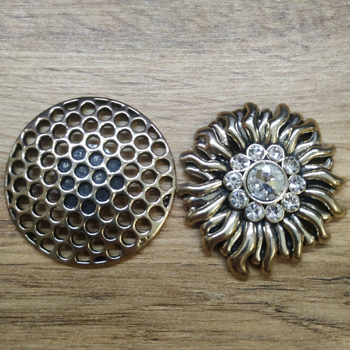 Брошь магнитная Bohemia Солнце со стразами металл золотистый