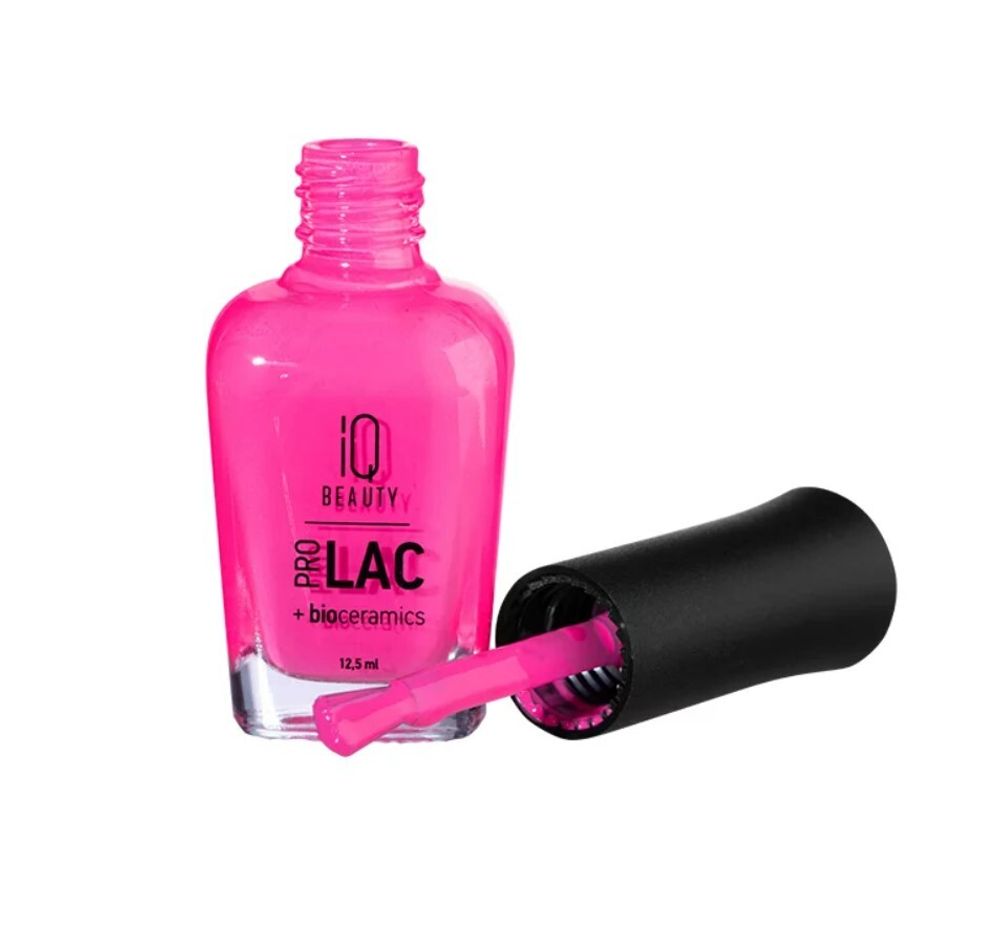 фуксия на ногтях