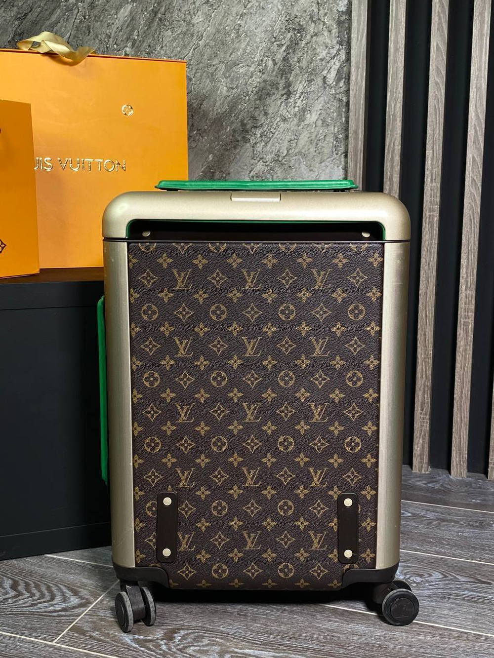 Чемодан Louis Vuitton