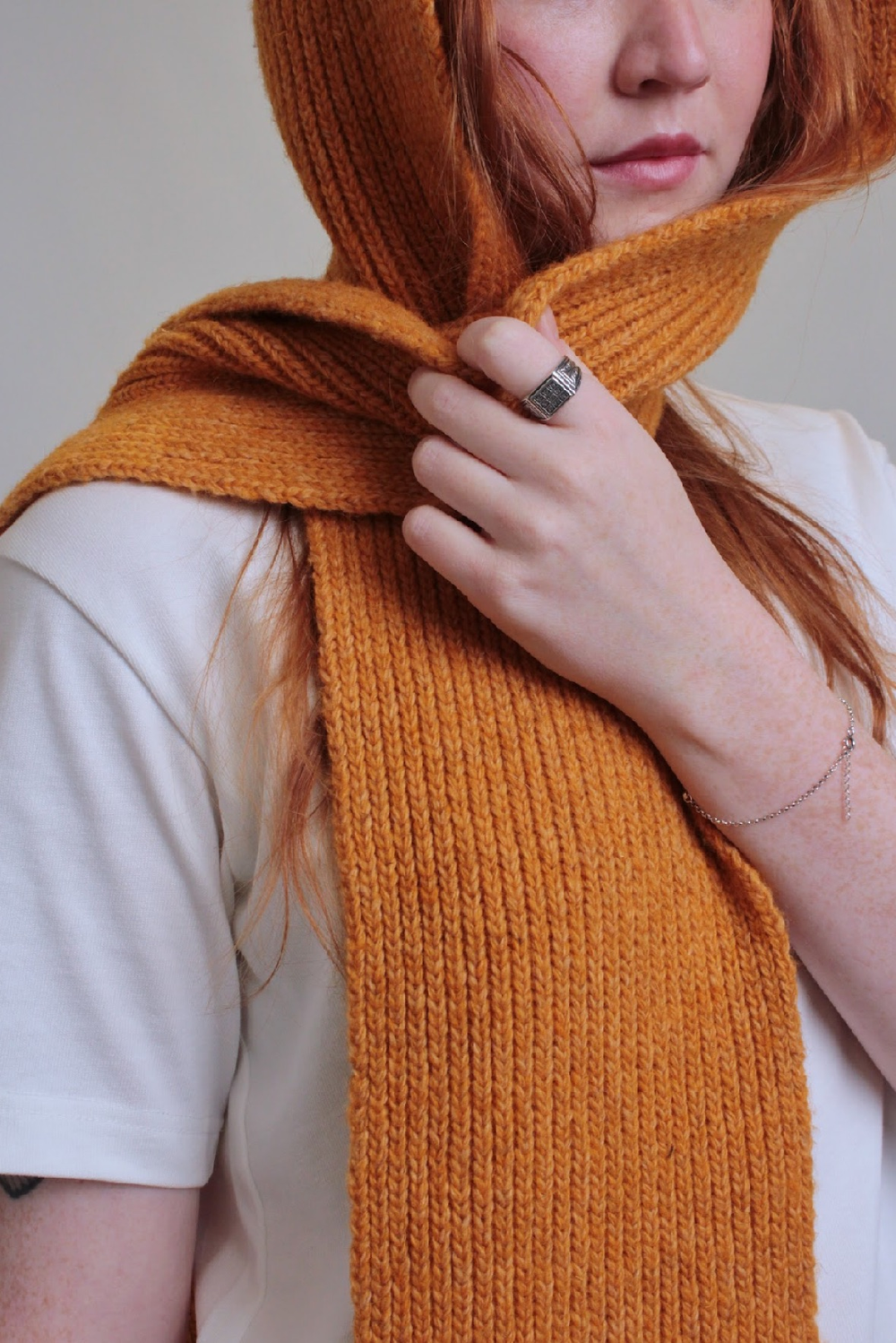 Шарф с капюшоном из шерсти оранжевый