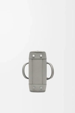 Loewe Сумка Amazona 23 из мягкой зернистой телячьей кожи, жемчужно-серый