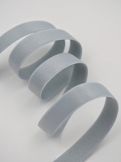 Резинка бретелечная светло-серая глянцевая ширина 13 мм