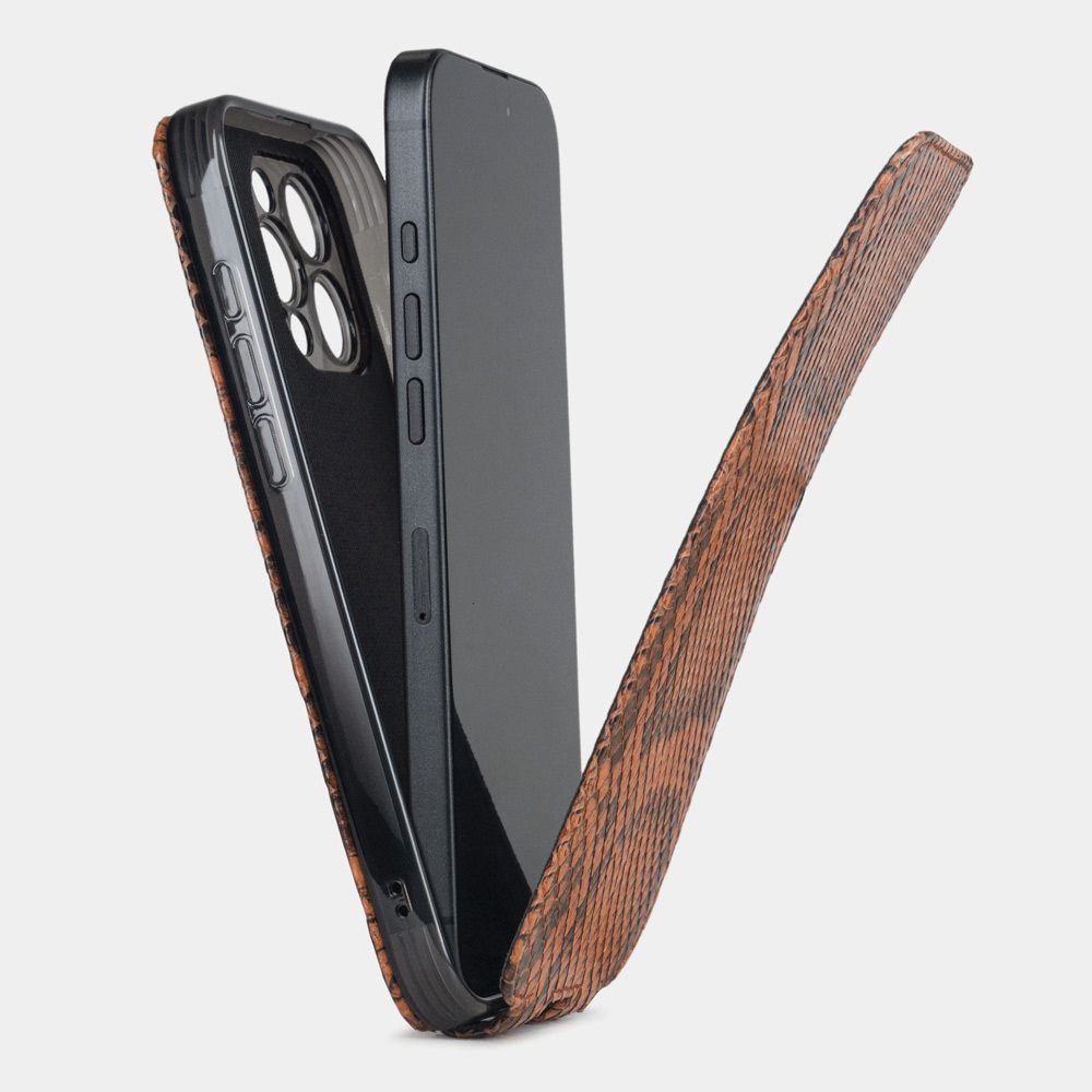 Чехол для iPhone 16 Pro кожаный, питон цвета коньяк