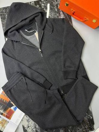 Спортивные костюмы