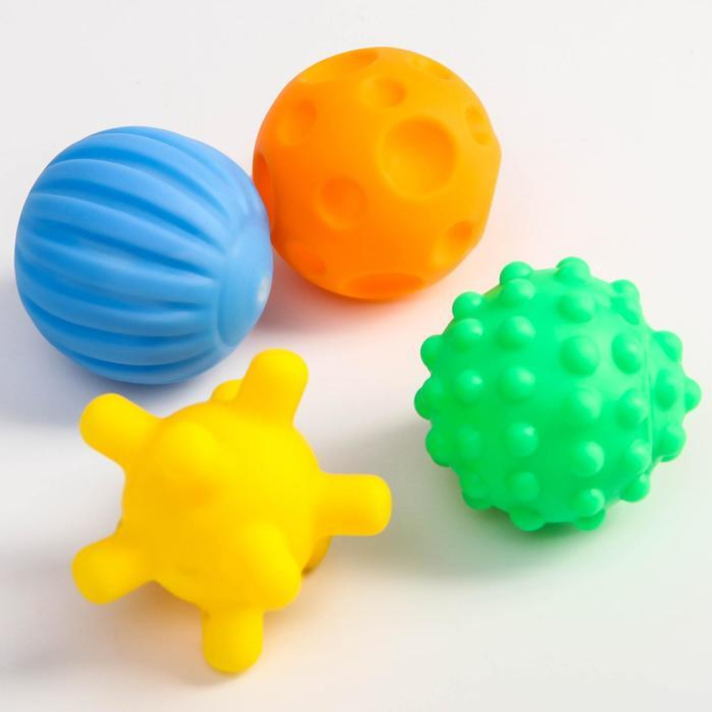 6579823 Развивающий набор «В деревне»: книжка-игрушка, тактильные массажные мячики 4 шт