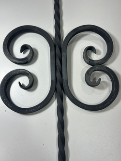 Кованый элемент вензель 160х270мм квадрат полнотелый 16х16мм