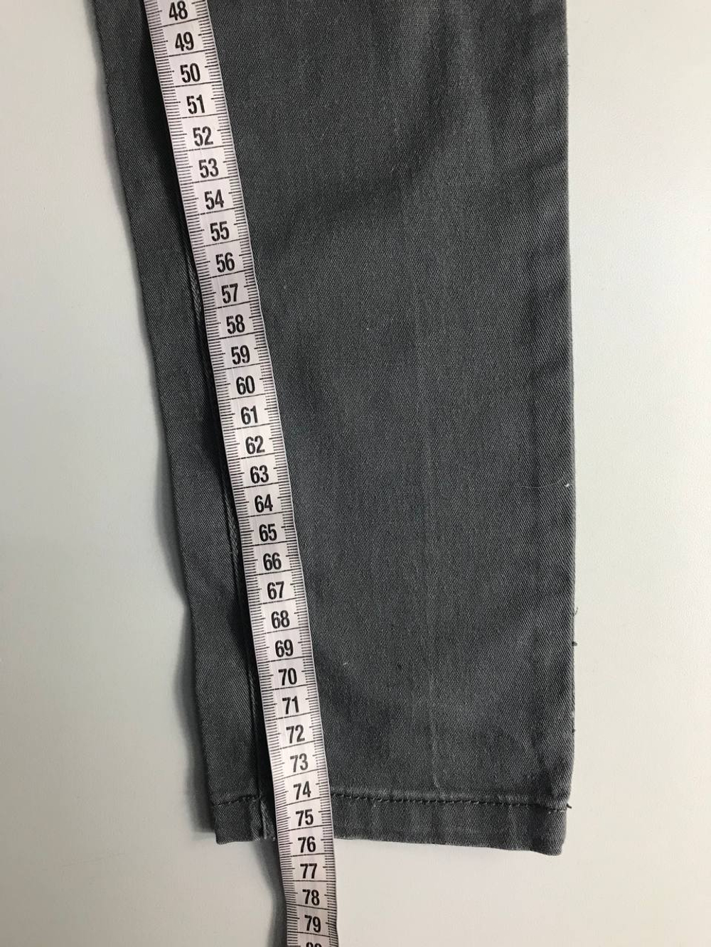 Джинсы обтягивающего кроя, визуально на 42 размер