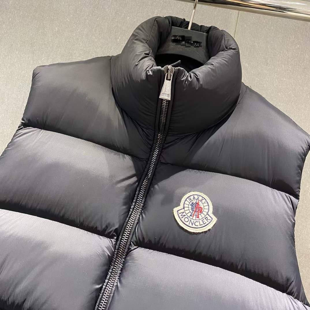 Безрукавка Moncler