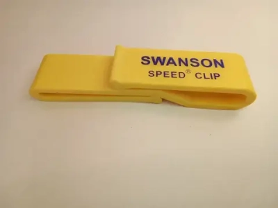 Клипса для ношения угольника Swanson (Свенсон)