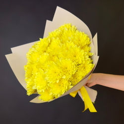 Flower bouquet of 7 yellow chrysanthemums