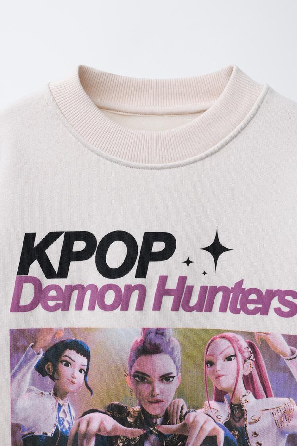 ZARA ТОЛСТОВКА С ПРИНТОМ KPOP DEMON HUNTERS™ NETFLIX ©, ЭКРЮ