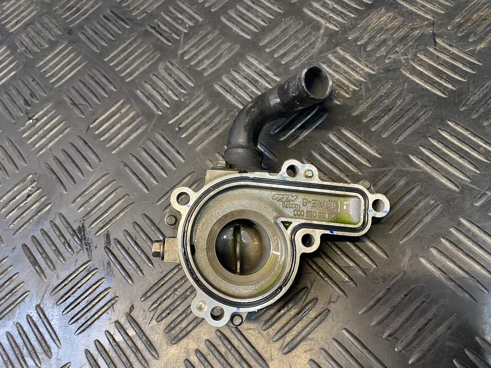 Крышка помпы KTM 250 Duke 2020