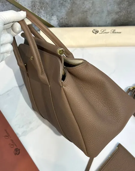 Сумка Loro Piana Loom L25 из зернистой кожи