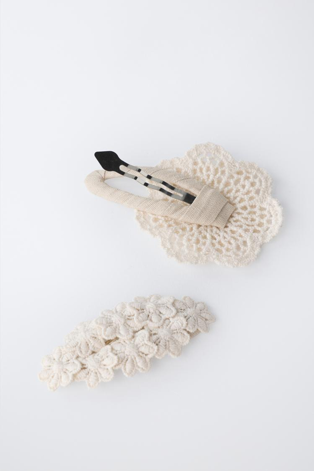 ZARA НАБОР ИЗ 2 ЗАКОЛОК С ЦВЕТАМИ, ЭКРЮ