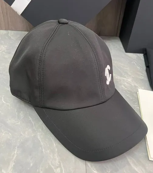 Бейсболка Chanel , черный