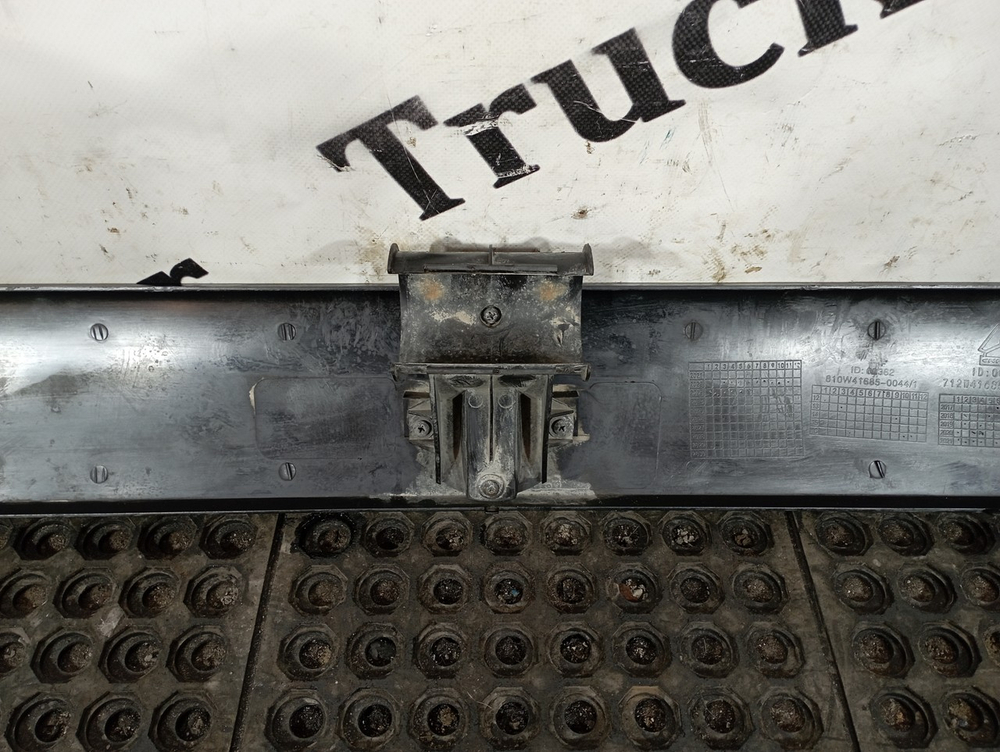 Накладка бампера верхняя 2023г