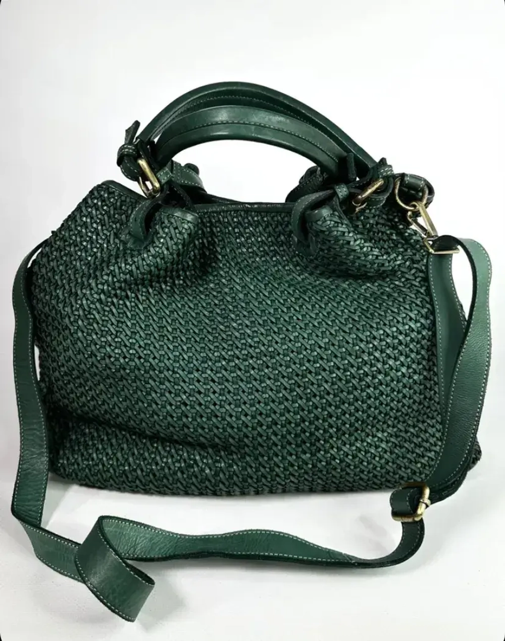 Женская плетеная сумка из натуральной винтажной кожи зеленого цвета