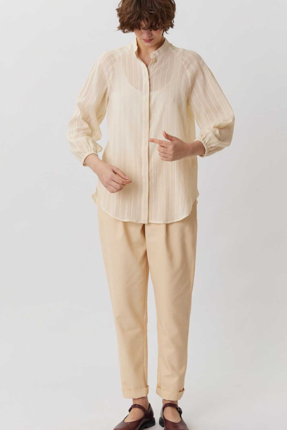 Рубашка покроя реглан из молочного шитья