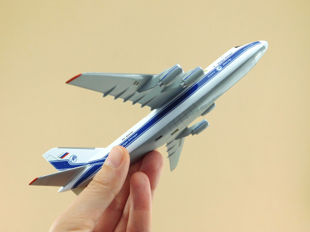 Модель самолета Ан-124-100 (М1:400, Волга-Днепр, RA-82044)