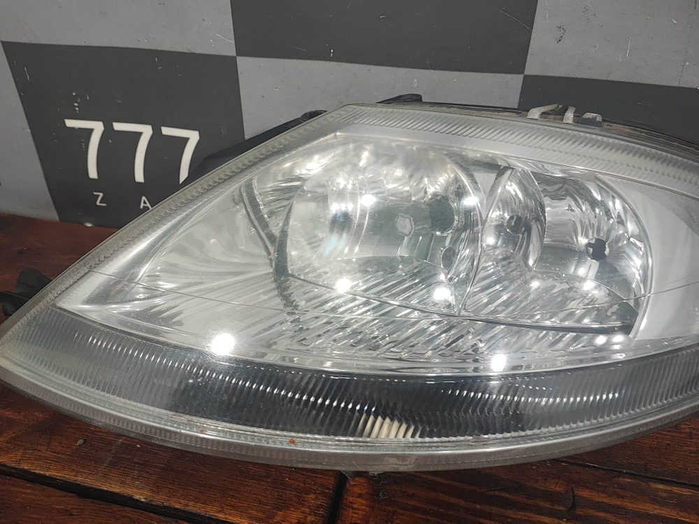 Фара левая Citroen C3 1 02-10 Б/У Оригинал 9680157580