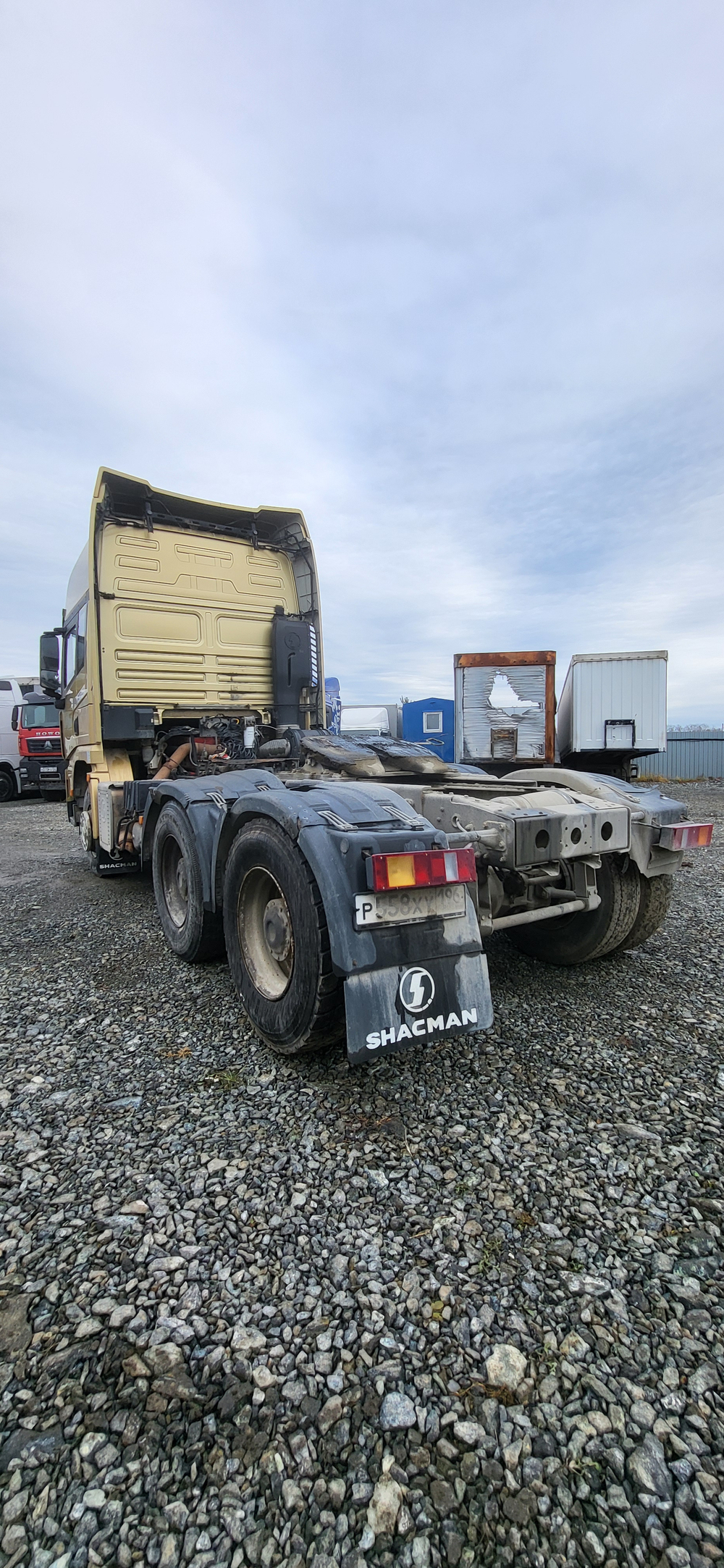 Shacman (Shaanxi) SX* 6x4 Седельный тягач SX42584V324 (Дизельный, 11,6 л, 423 л.с., МТ)