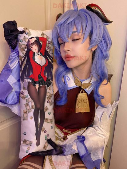 Мини дакимакура Юмэко Джабами из Безумный азарт арт. M0180, 60х20 см