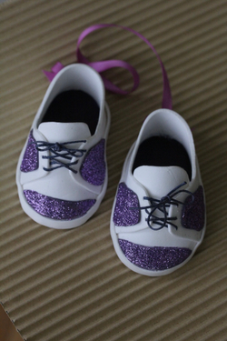 Подвеска "Кеды". Подарок маме малыша. Елочное украшение