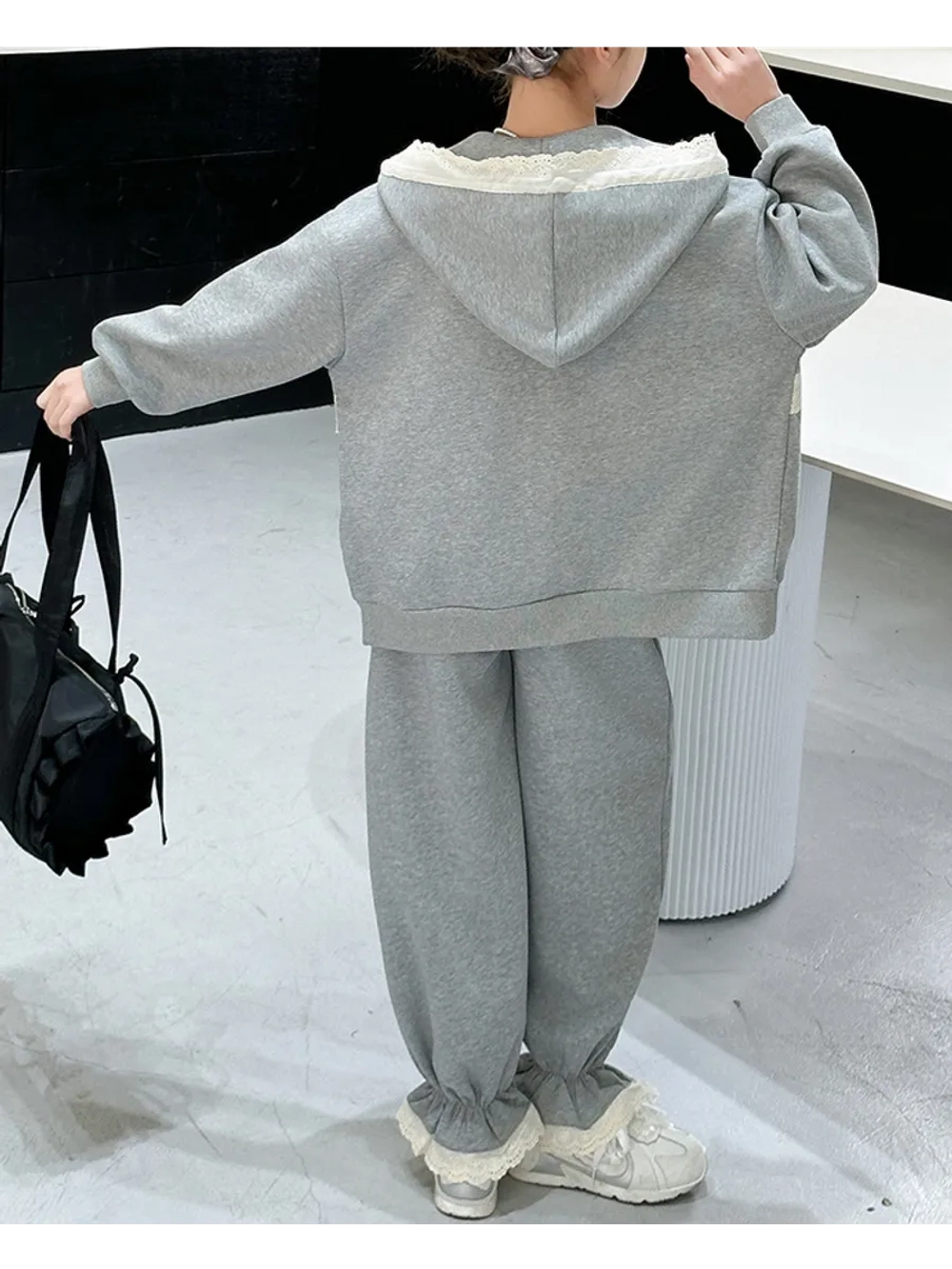 Костюм c кружевом