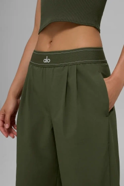 Alo yoga Брюки свободного кроя, оливково-зеленый