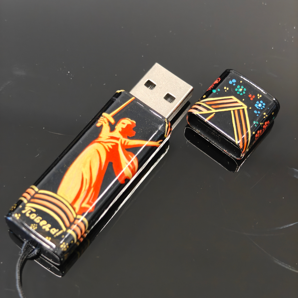 Флешка USB в футляре с ручной росписью "Победа!"