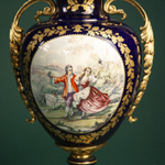 Пара ваз в дворцовом стиле