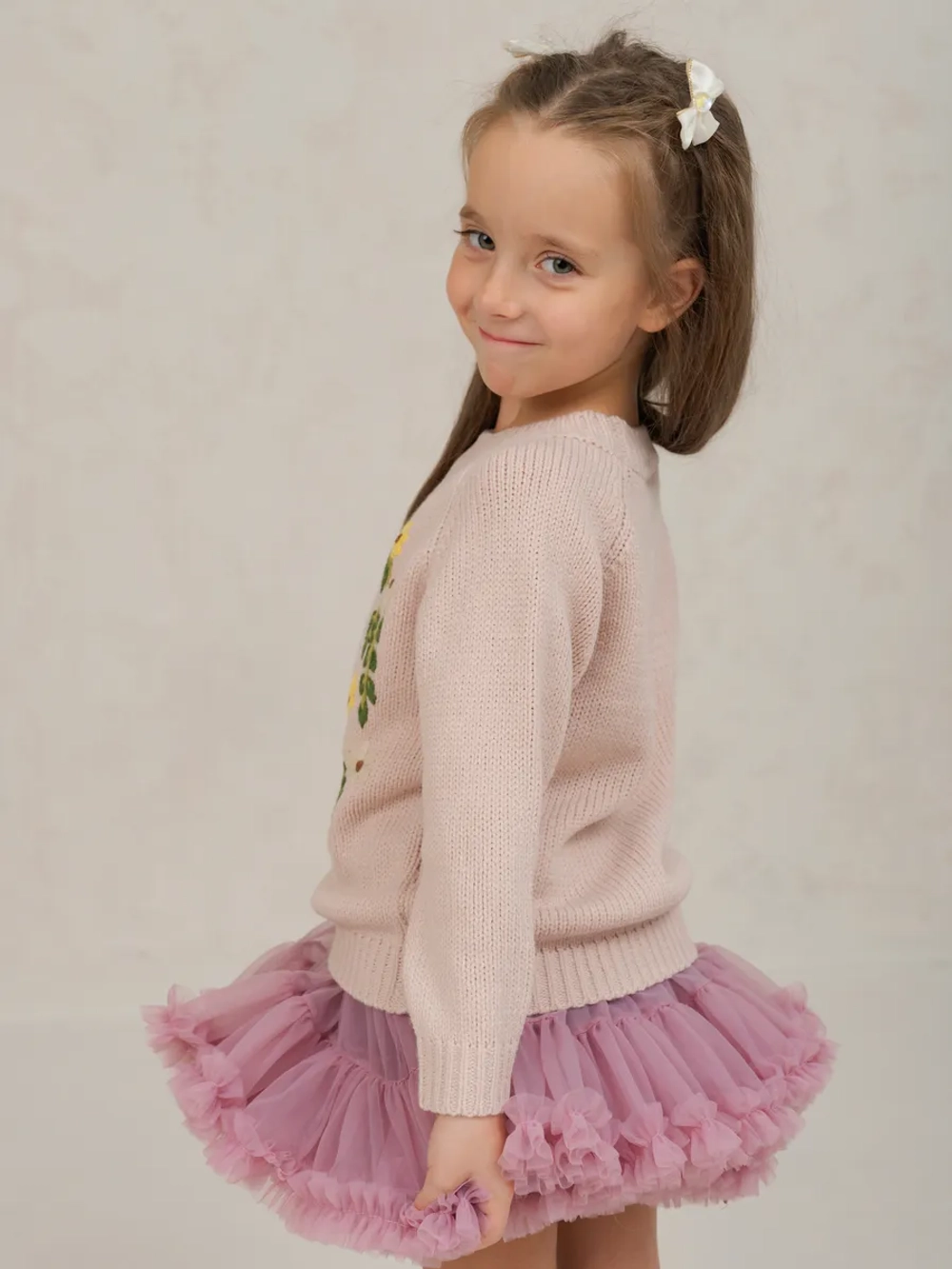 Джемпер вязаный для девочки с вышивкой