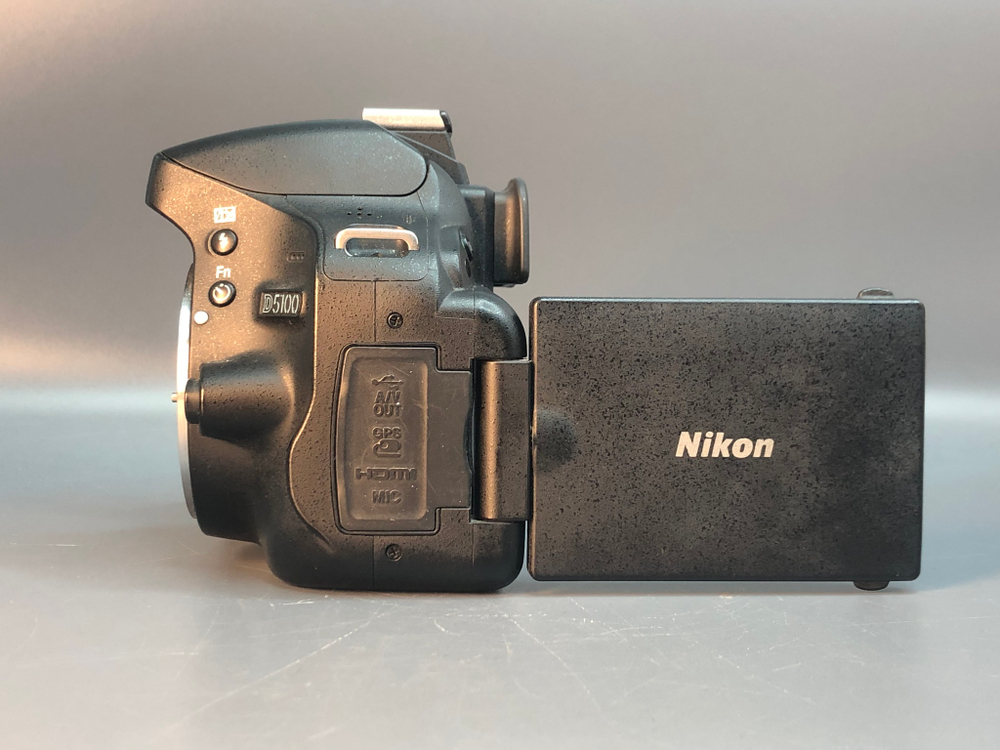 Nikon D5100 Kit 18-55mm, 9200 кадров пробега
