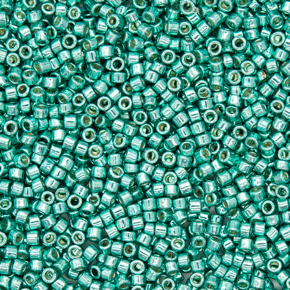 Японский бисер TOHO Treasure (№PF561), непрозрачный глянцевый с металлическим блеском