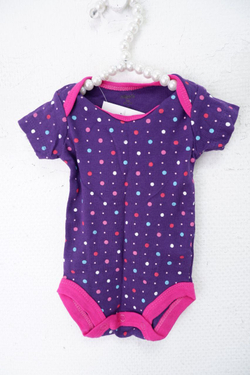 Боди в разноцветный горох на 1 месяц