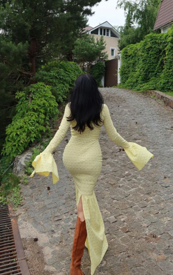 Платье макси трикотажное с воланом