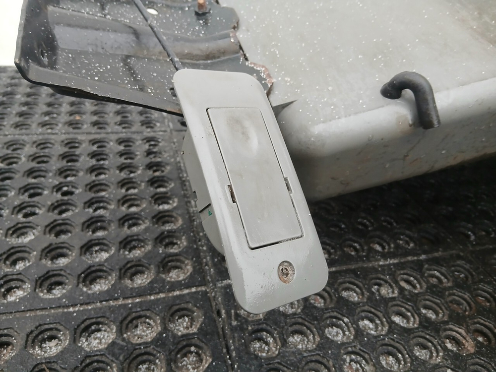 Ящик инструментальный левый в сборе