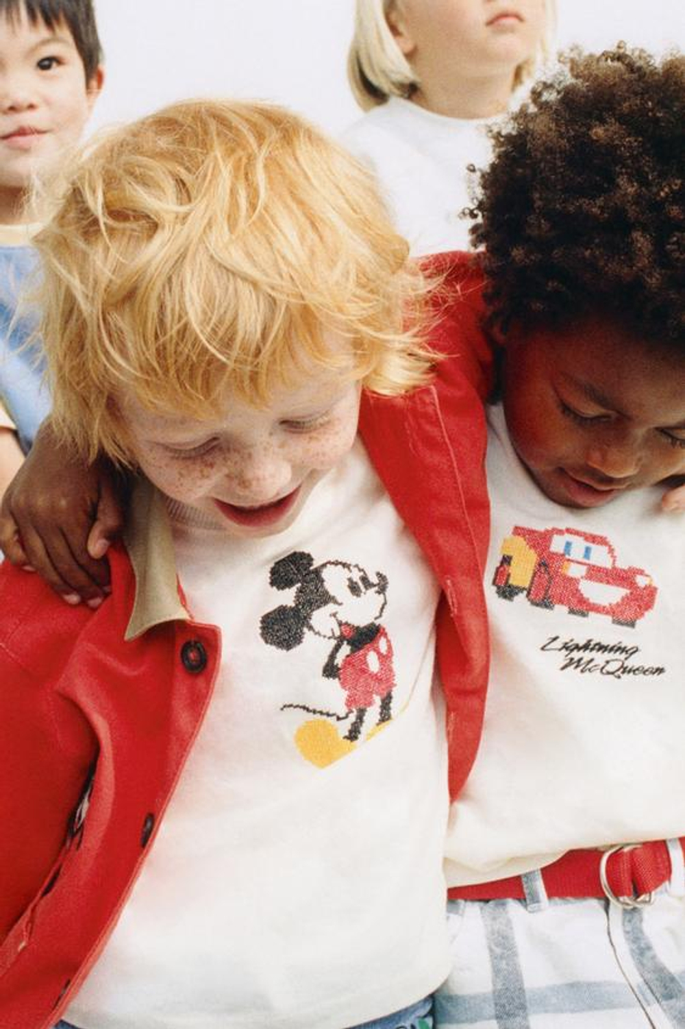 ZARA КУРТКА ИЗ ХЛОПКА С ВЫШИВКОЙ MICKEY MOUSE © DISNEY, ТЕМНО-КОРАЛЛОВЫЙ