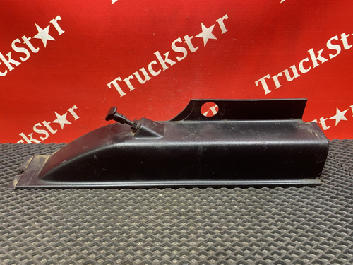 Накладка ручки бардачка правая 2018г