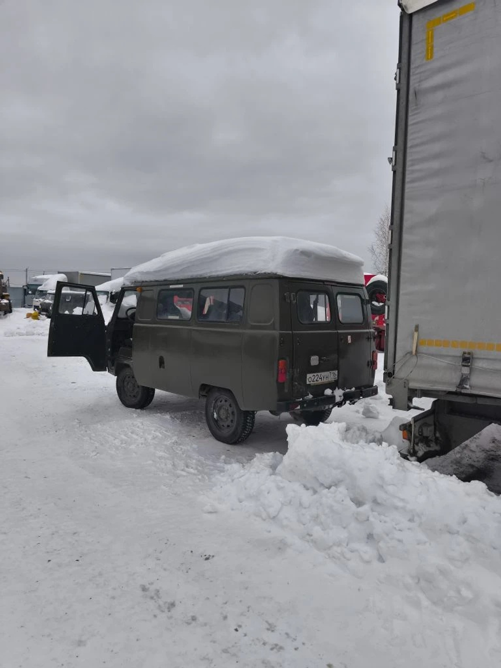 UAZ 2206* Микроавтобус 220695-04 (Микроавтобус, 8+1 мест, с ABS, Бензиновый, 2,7 л, 112 л.с.)