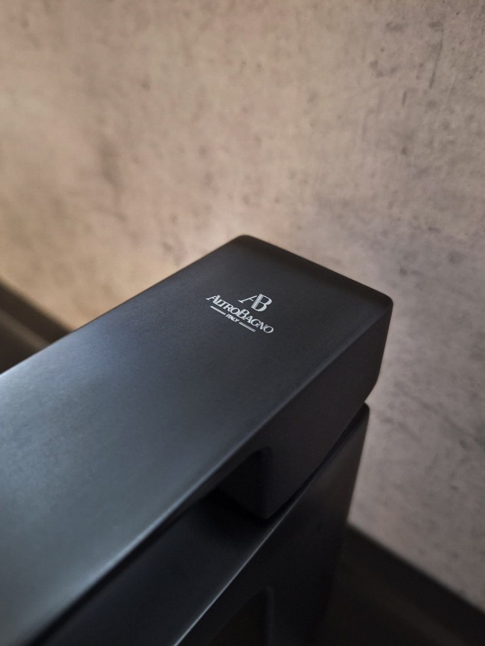 Смеситель для раковины AltroBagno Lamberto 0124 MB