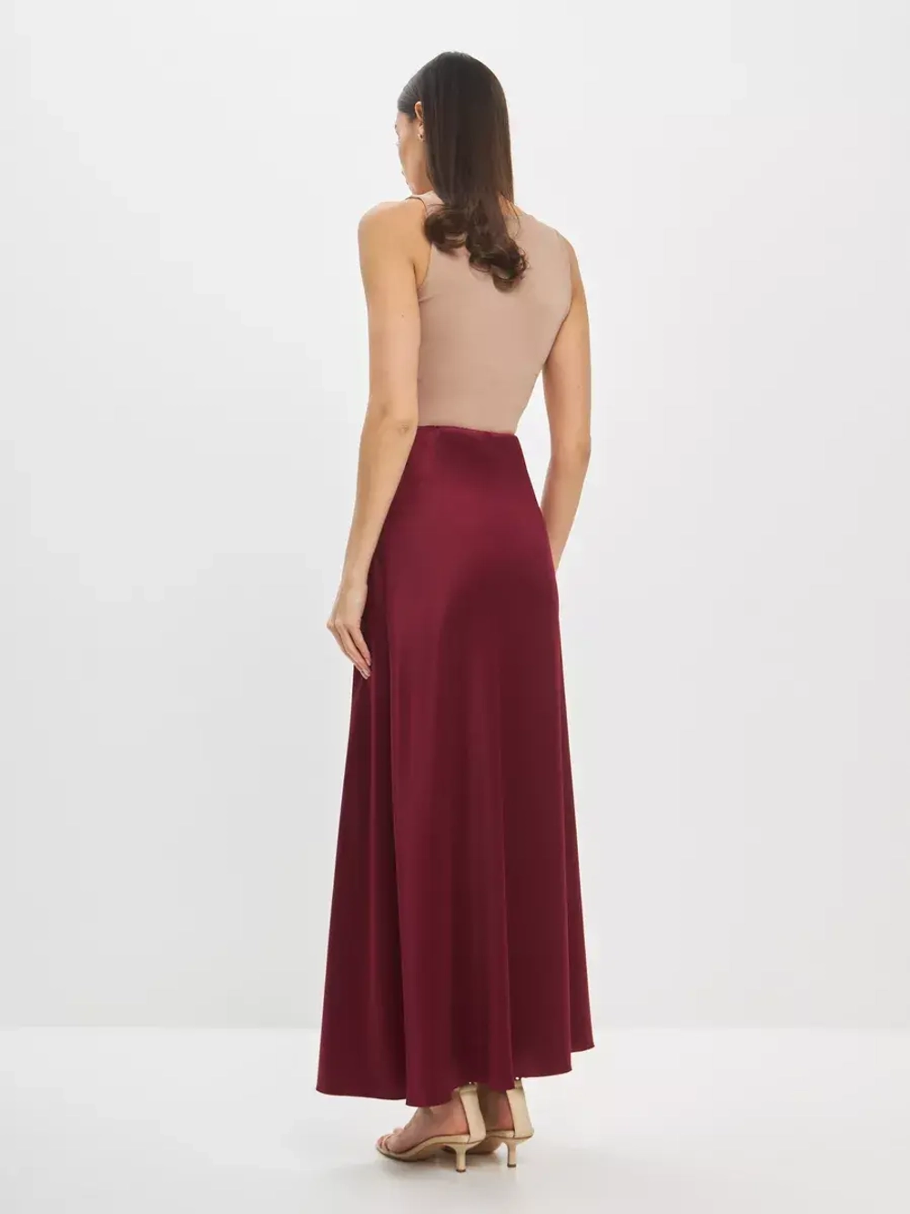 Юбка весенняя, атласная плотная ткань, шелковая на резинке