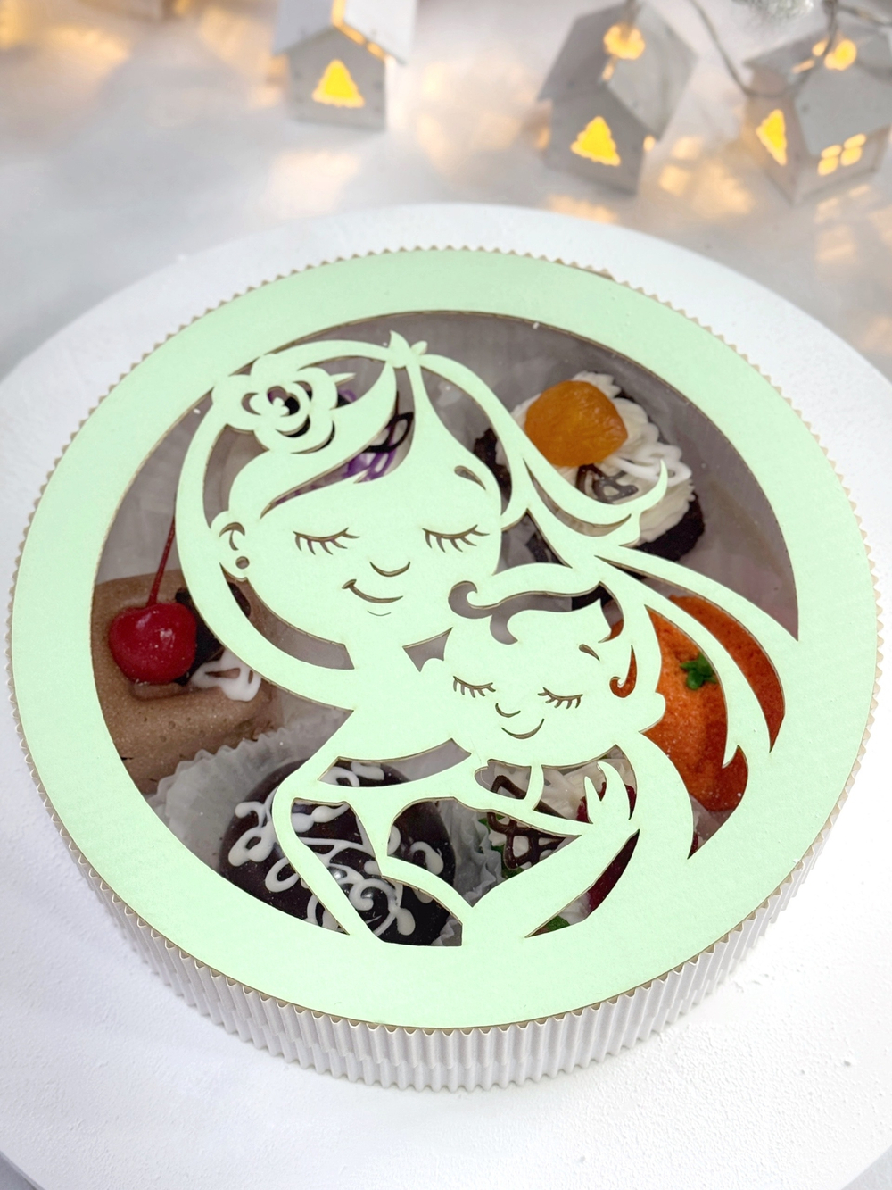 Авторские пирожные для мамы 7 шт - ЦВЕТ КОРОБКИ БЕЗ ВЫБОРА! (8 марта)