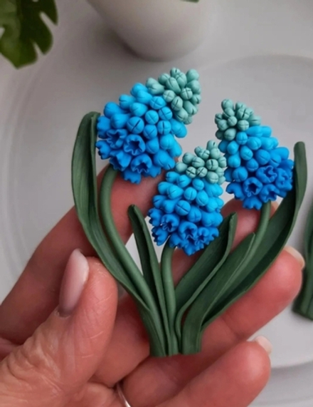 Брошь "С цветами" (О. Попова)