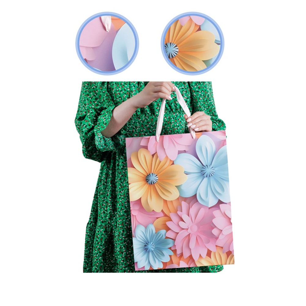 Подарочный пакет «Акварельные цветы» в четрых дизайнах, 30х40х12 см.