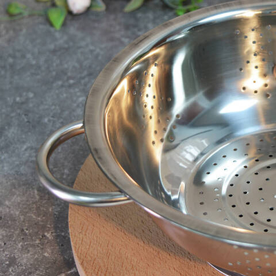Дуршлаг 26см нерж с ручками на ножке