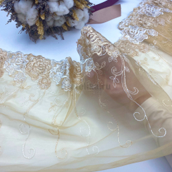 Вышивка на сетке бежевая с цветами 26 см