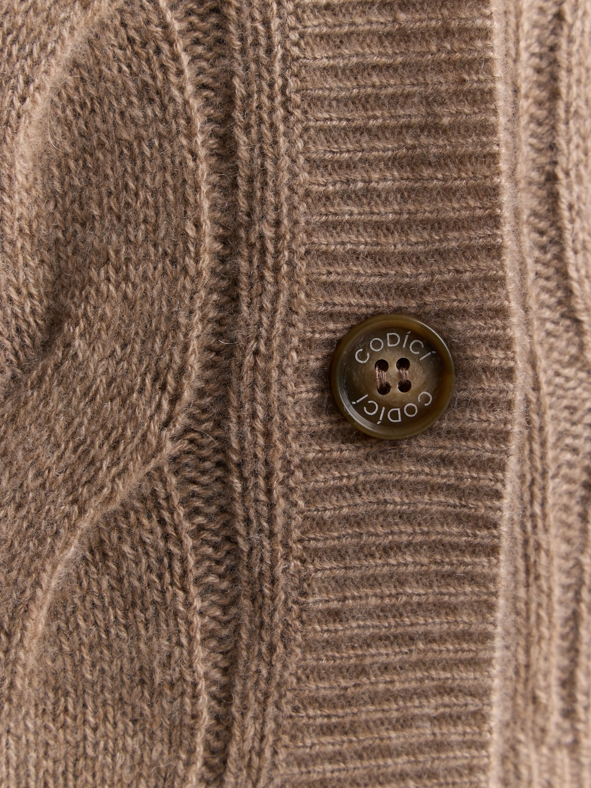 Кашемировый кардиган с косами