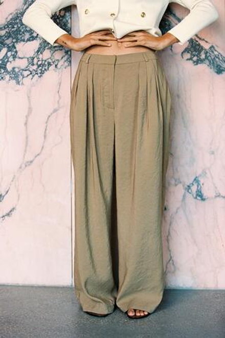 ZARA ШИРОКИЕ БРЮКИ С ЗАЩИПАМИ, СВЕТЛЫЙ ХАКИ